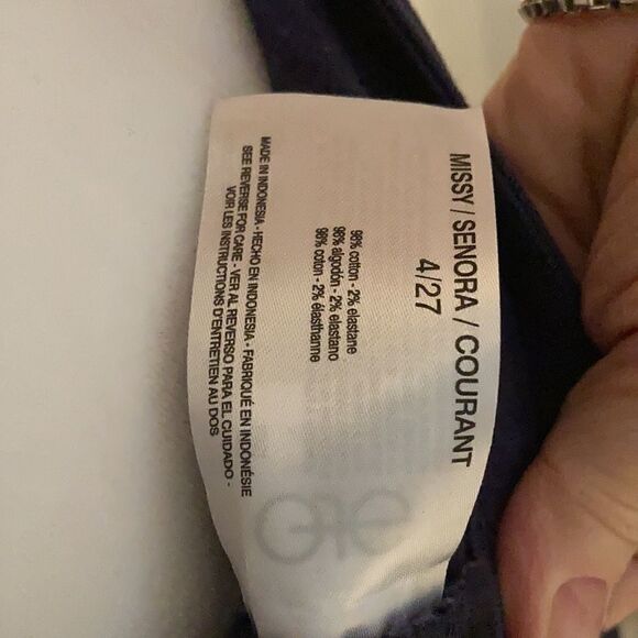 NWT Chaps size 4 navy  stretchy cuffed bermuda shorts - Picture 12 of 13